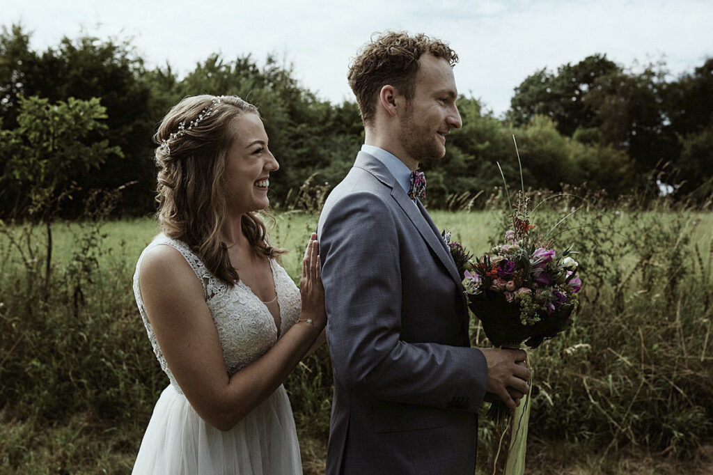 Vegetarische Hochzeit mit Hunden im Sommer Scheunenhochzeit Herford Bielefeld von Laer