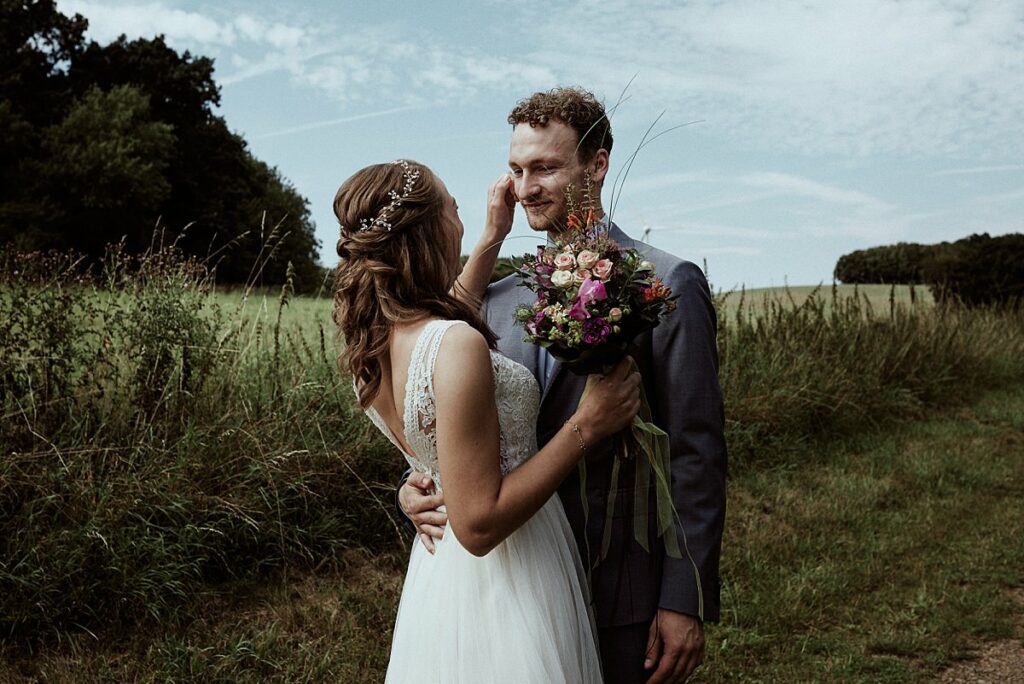 Vegetarische Hochzeit mit Hunden im Sommer Scheunenhochzeit Herford Bielefeld von Laer