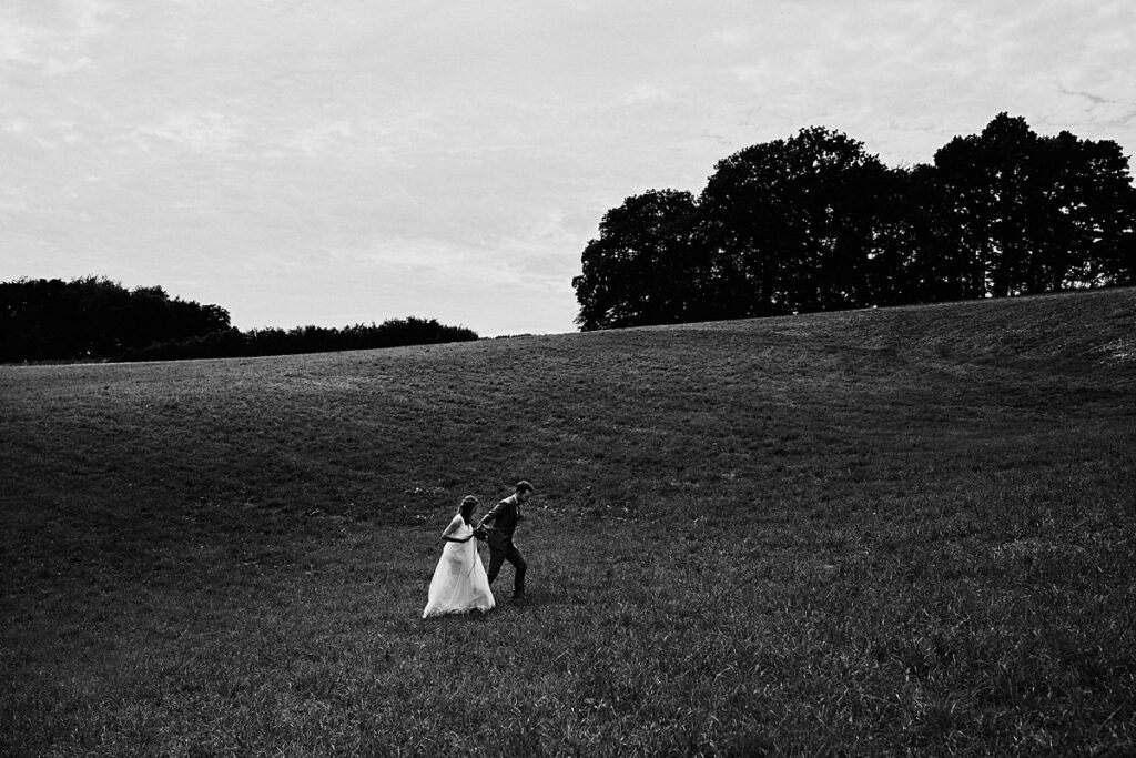 Vegetarische Hochzeit mit Hunden im Sommer Scheunenhochzeit Herford Bielefeld von Laer