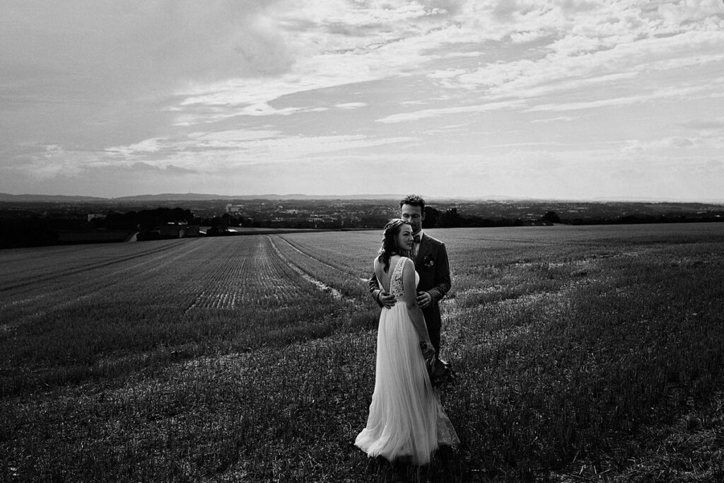 Vegetarische Hochzeit mit Hunden im Sommer Scheunenhochzeit Herford Bielefeld von Laer