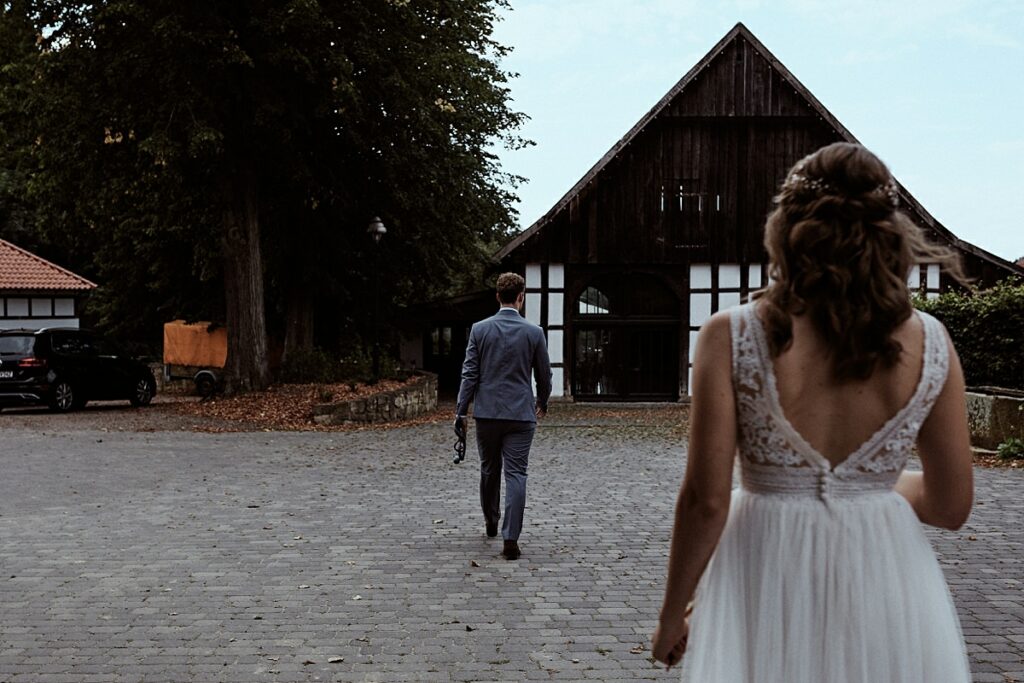 Vegetarische Hochzeit mit Hunden im Sommer Scheunenhochzeit Herford Bielefeld von Laer