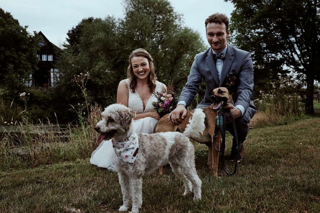 Vegetarische Hochzeit mit Hunden im Sommer Scheunenhochzeit Herford Bielefeld von Laer