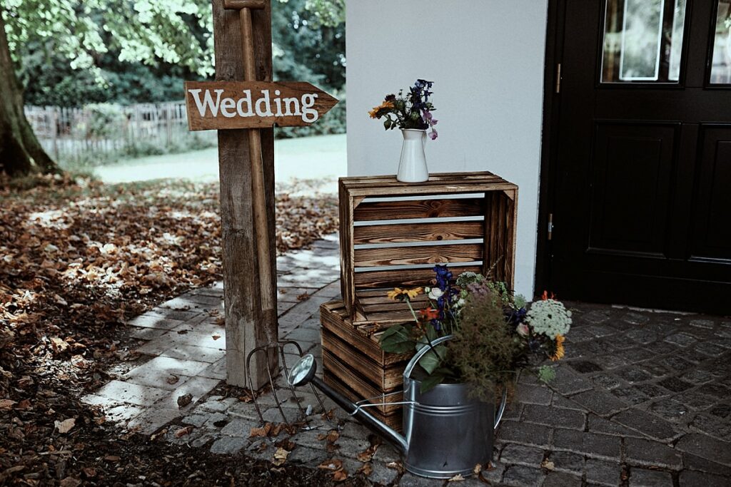 Vegetarische Hochzeit mit Hunden im Sommer Scheunenhochzeit Herford Bielefeld von Laer