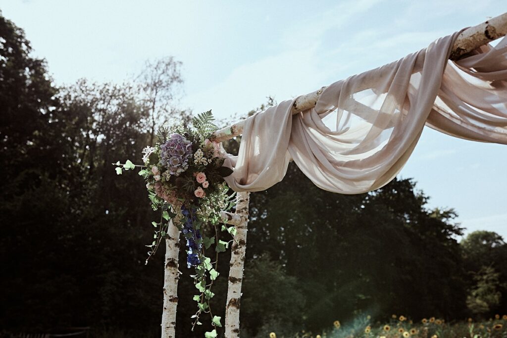 Vegetarische Hochzeit mit Hunden im Sommer Scheunenhochzeit Herford Bielefeld von Laer