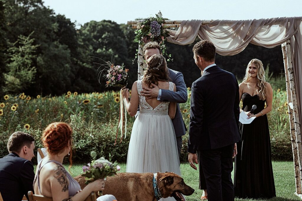 Vegetarische Hochzeit mit Hunden im Sommer Scheunenhochzeit Herford Bielefeld von Laer