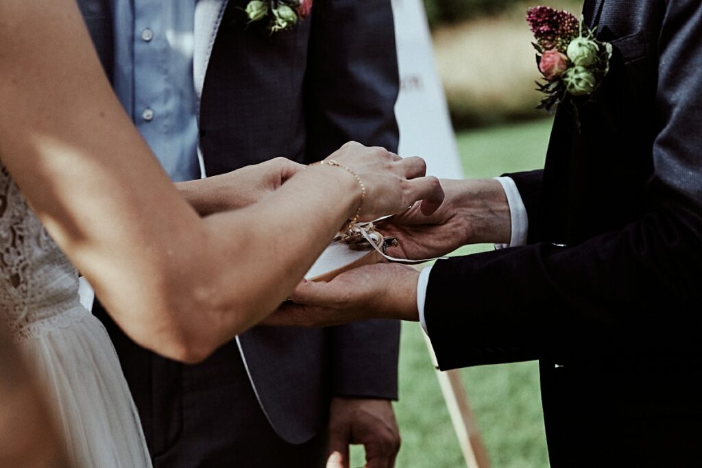 Vegetarische Hochzeit mit Hunden im Sommer Scheunenhochzeit Herford Bielefeld von Laer