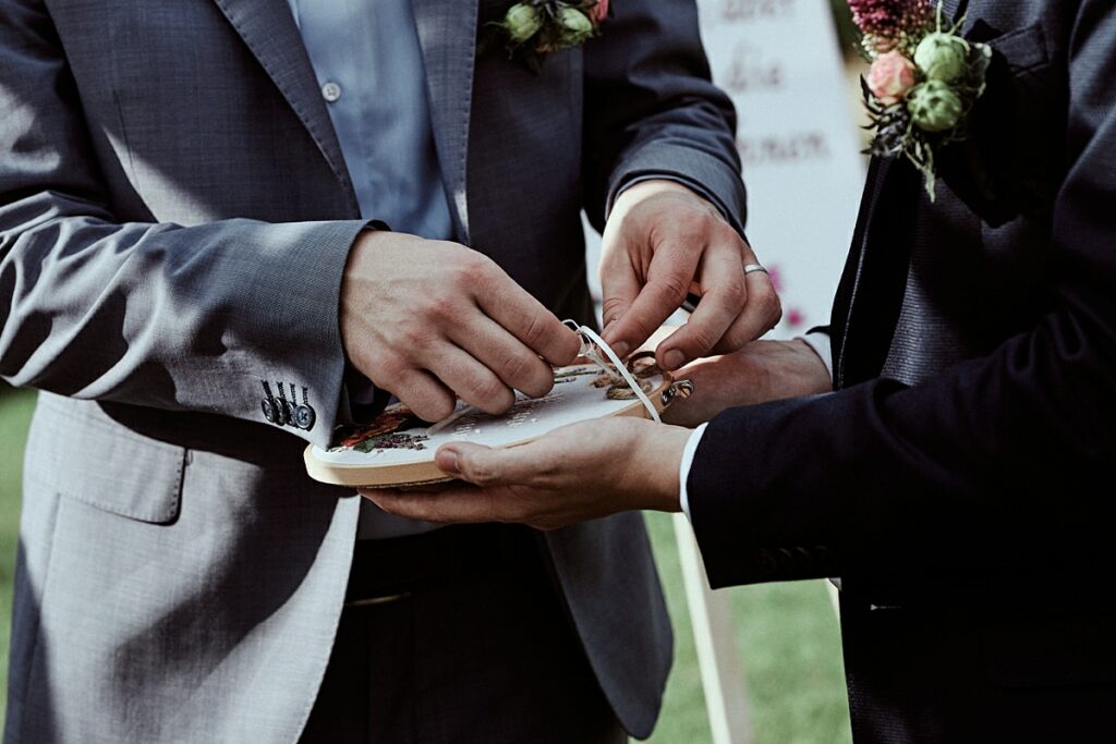 Vegetarische Hochzeit mit Hunden im Sommer Scheunenhochzeit Herford Bielefeld von Laer