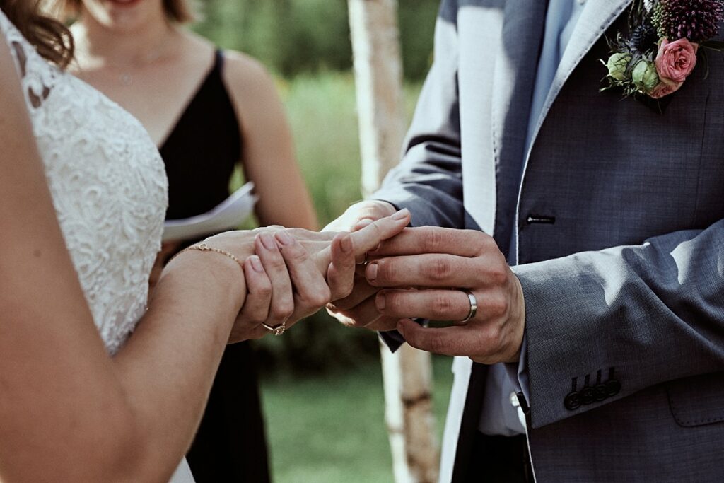 Vegetarische Hochzeit mit Hunden im Sommer Scheunenhochzeit Herford Bielefeld von Laer