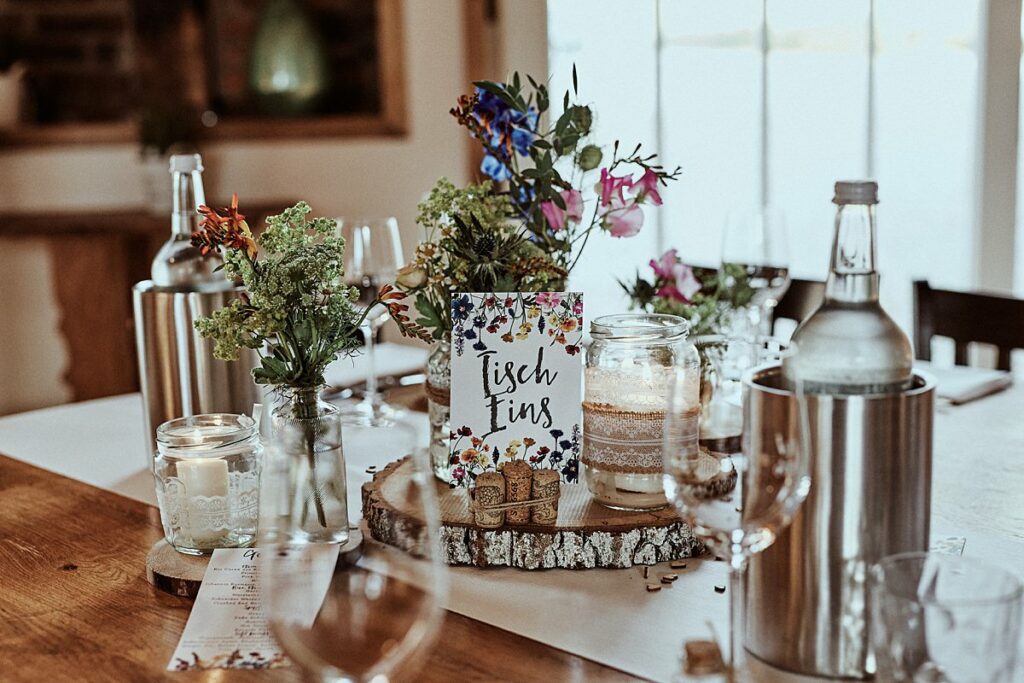 Vegetarische Hochzeit mit Hunden im Sommer Scheunenhochzeit Herford Bielefeld von Laer