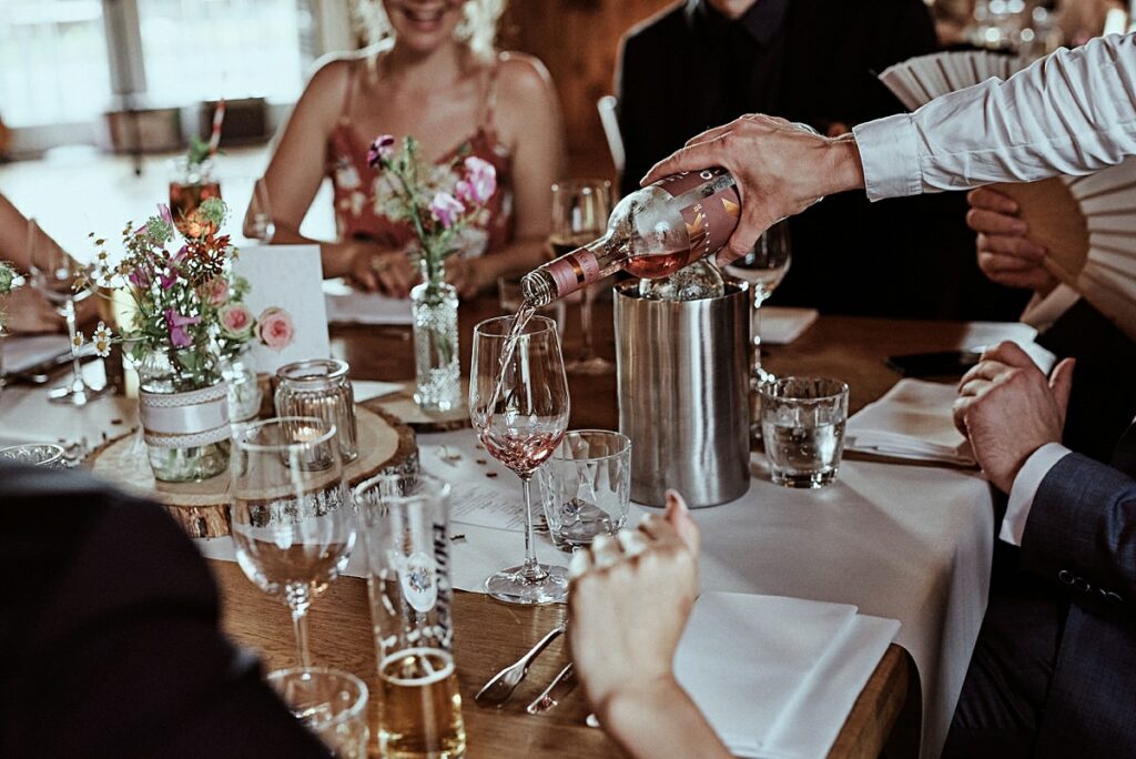 Vegetarische Hochzeit mit Hunden im Sommer Scheunenhochzeit Herford Bielefeld von Laer