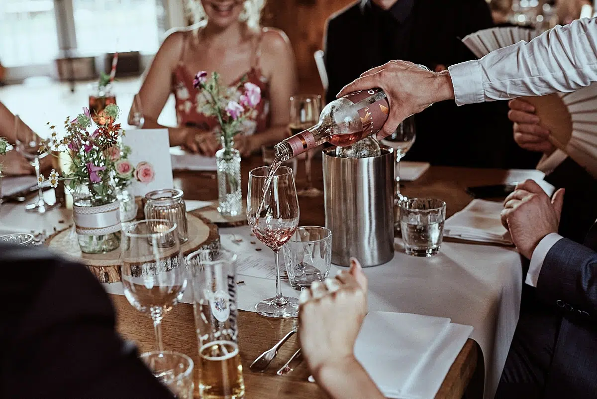 Vegetarische Hochzeit mit Hunden im Sommer Scheunenhochzeit Herford Bielefeld von Laer