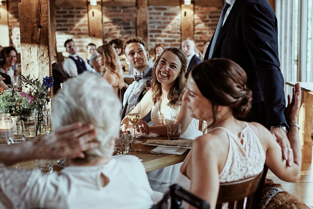 Vegetarische Hochzeit mit Hunden im Sommer Scheunenhochzeit Herford Bielefeld von Laer