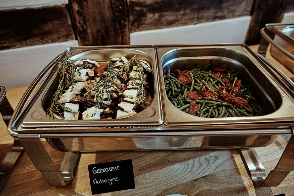 Vegetarische Hochzeit mit Hunden im Sommer Scheunenhochzeit Herford Bielefeld von Laer