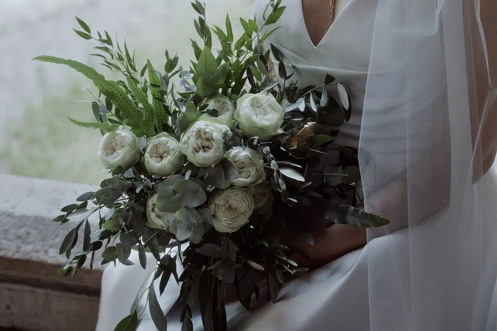 hochzeit-osnabrueck-haus-rahenkamp-hochzeitsfotograf-gertrudenring-heiraten-freie-trauung-modern-greenery-genial-floral-hochzeitsfotografie-hochzeitsfotos-vj-030