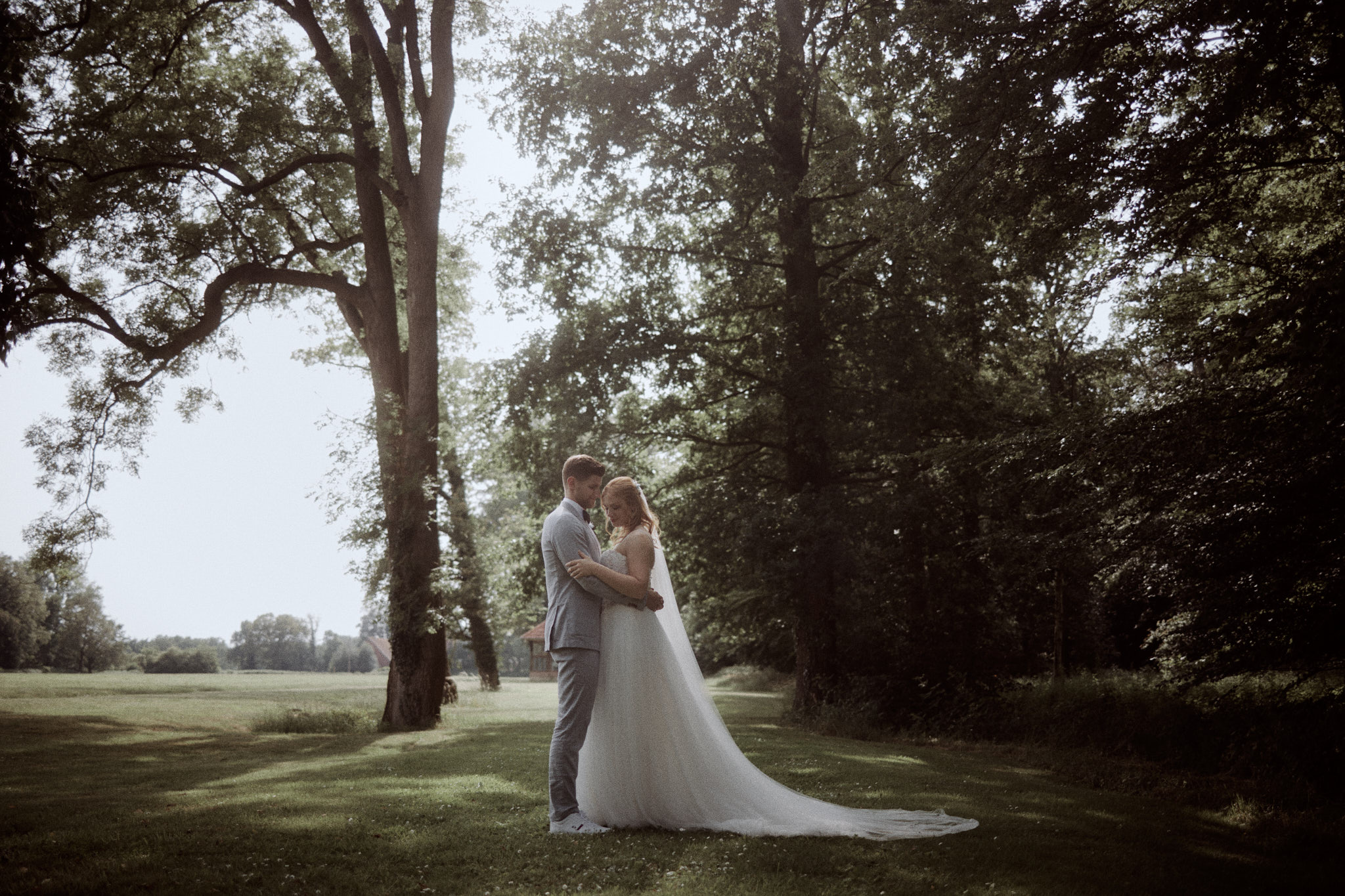 hochzeitsfotograf-hannover-hochzeit-heiraten-herrenhausen-hochzeitsfotos-hochzeitsfotografie-hochzeitskleid-hochzeitslocation-verlobung-23-04 Hochzeitsfotograf Hannover Hochzeitsfotos Hochzeit heiraten Verlobung Hochzeitsfotograf Trauung Fotos Herrenhausen