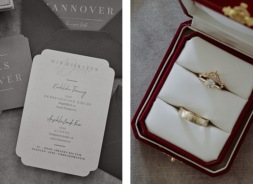 Links eine aufwendig gestaltete Hochzeitseinladung mit Textdetails. Rechts eine Schachtel mit einem Diamant-Verlobungsring und einem goldenen Ehering auf einem gepolsterten Display, die an eine Feier in den Herrenhäuser Gärten in Hannover erinnert.